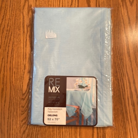 Tablecloth - Picture 1 of 3